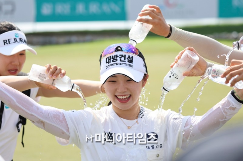 우승 축하 물세례받는 임진영 / 사진=마니아타임즈 손진현 기자