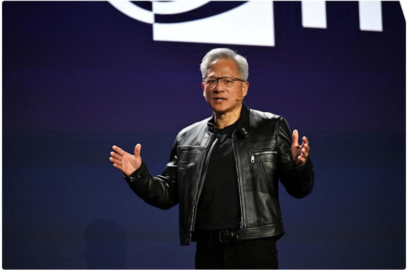 젠슨 황 엔비디아CEO가 16일(현지시간) 'GTC 2026 기조연설'에서 삼성전자가 그록(Groq) 3'를 제조하고 있다고 밝혔다. 사진=로이터통신