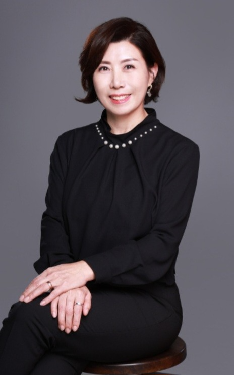 버스 운전대에서 런웨이까지… 한양대 시니어모델 6기 최수연, 인생 2막 도전 화제