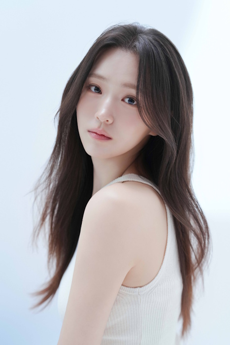 김지은, 새 프로필 공개…청량한 아우라 속 몽환美 공존