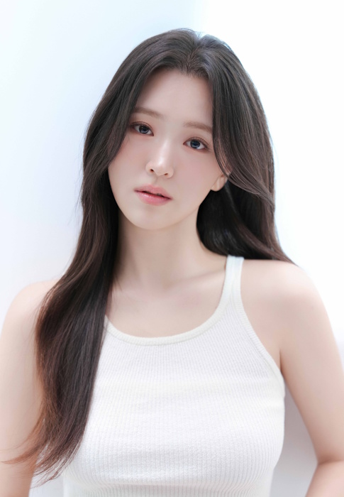 김지은, 새 프로필 공개…청량한 아우라 속 몽환美 공존