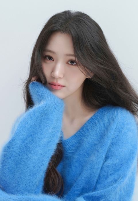 김지은, 새 프로필 공개…청량한 아우라 속 몽환美 공존