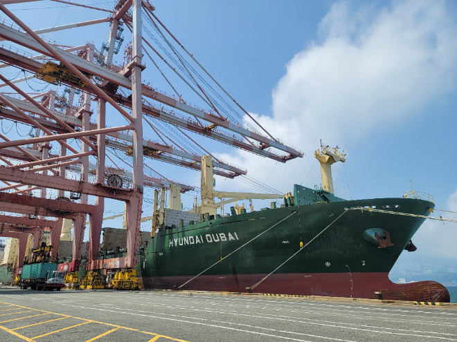 HMM의 1800TEU급 다목적선(MPV) ‘HMM 두바이’호. 사진= HMM