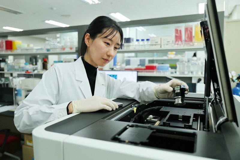 대용량 세포 표적물질 이미징장비 활용