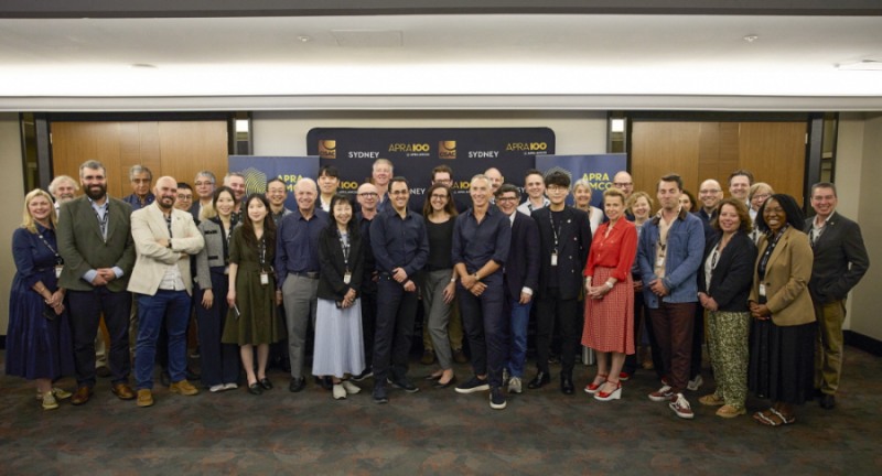 ▲ CISAC 이사회에 참석한 이시하 음저협 회장(첫째 줄 오른쪽 다섯 번째)과 각 단체 관계자들이 함께 기념촬영을 하고 있다.(사진 제공:APRA AMCOS / 촬영:Jack Moran)