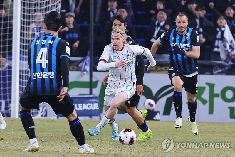 '도움 주고, 골 넣고' 디오고 데뷔골·엄원상 쐐기골...대전, 이적생 듀오 시너지로 인천 원정 3-1 완파