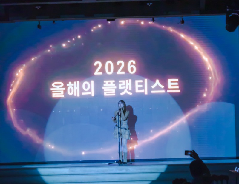 플랫라이브, ‘2026 올해의 플랫티스트 시상식’ 개최…가수 로마·이샘크루 공연 진행