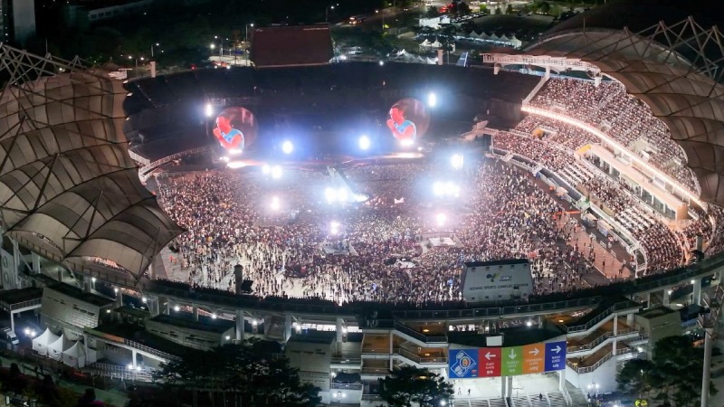 공연이 열리고 있는 고양종합운동장 전경