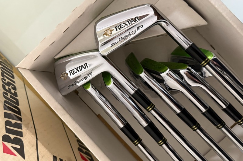 석교상사로 배달된 1982년 창립 10주년 기념 모델-LEXTAR LT-100 아이언. 사진_류시환