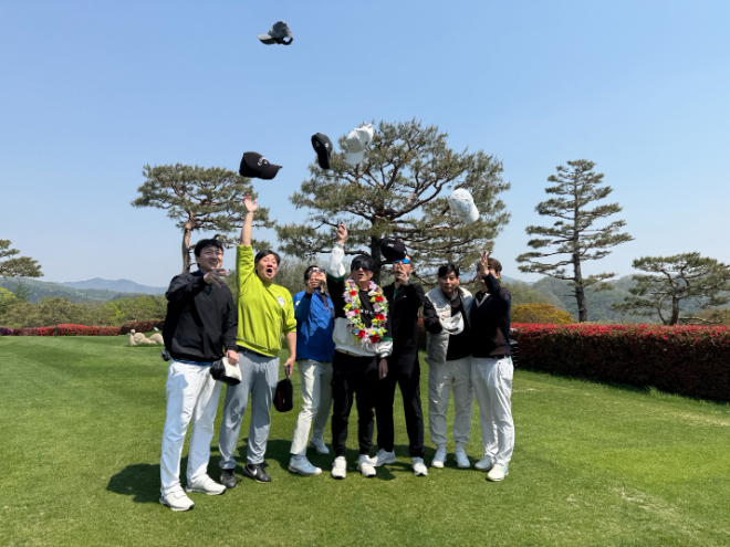 2025년 목요회 라운딩 후 기념 촬영