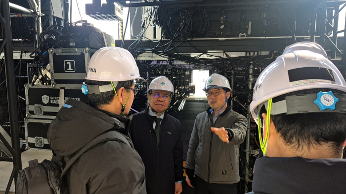 김현중 한국산업안전보건공단 이사장이 20일 대규모 인파가 집결하는 BTS 광화문 공연의 성공적인 개최와 현장 안전 확보를 위해 현장점검에 나섰다./한국산업안전보건공단 서울광역본부