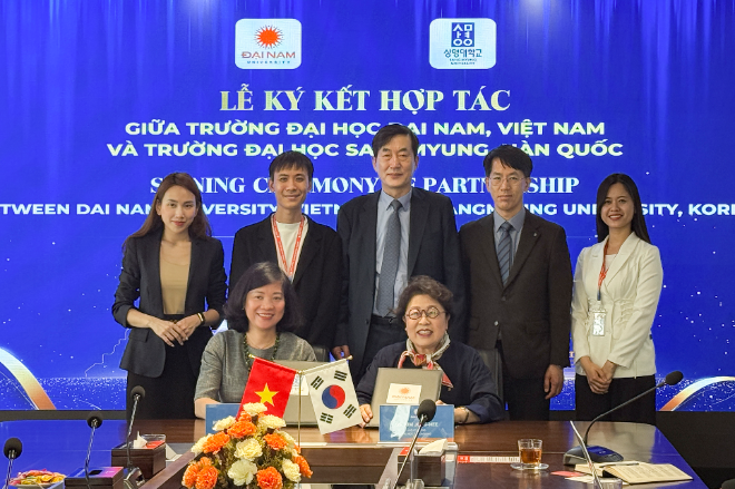 (앞줄 왼쪽부터) 다오 티 투 짱 다이남대학교 총장, 김종희 상명대 총장. (사진제공=상명대)