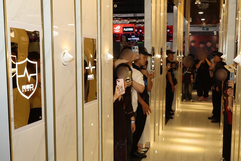 Fans flocked to take pictures of the players heading to the stage.