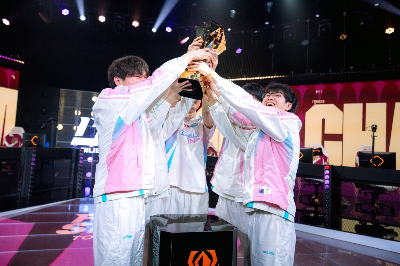 퍼스트 스탠드서 우승 차지한 빌리빌리 게이밍(사진=라이엇 게임즈)