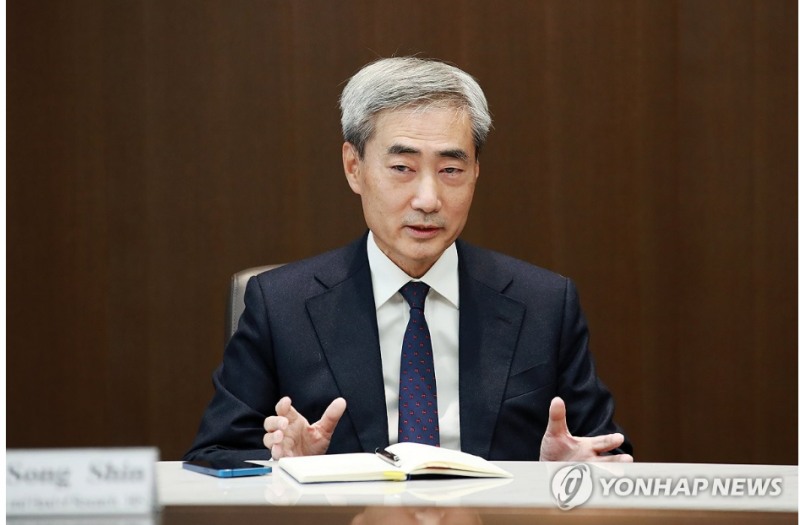 씨티은행은 23일 신현송 한은총재 후보주가 빠르면 5월말 금리인상 시그널을 보낼 것으로 전망했다. 사진=한국은행, 연합뉴스