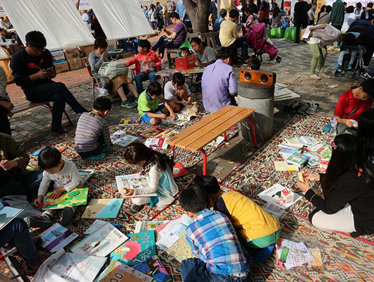 사진=히든북 돗자리 도서관