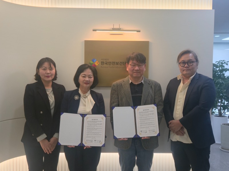 (왼쪽부터)한국안전보건단체총연합회 백은미 부회장, 정혜선 회장, GRB 연구소 김기연 대표, 김형남 소장./한국안전보건단체총연합회