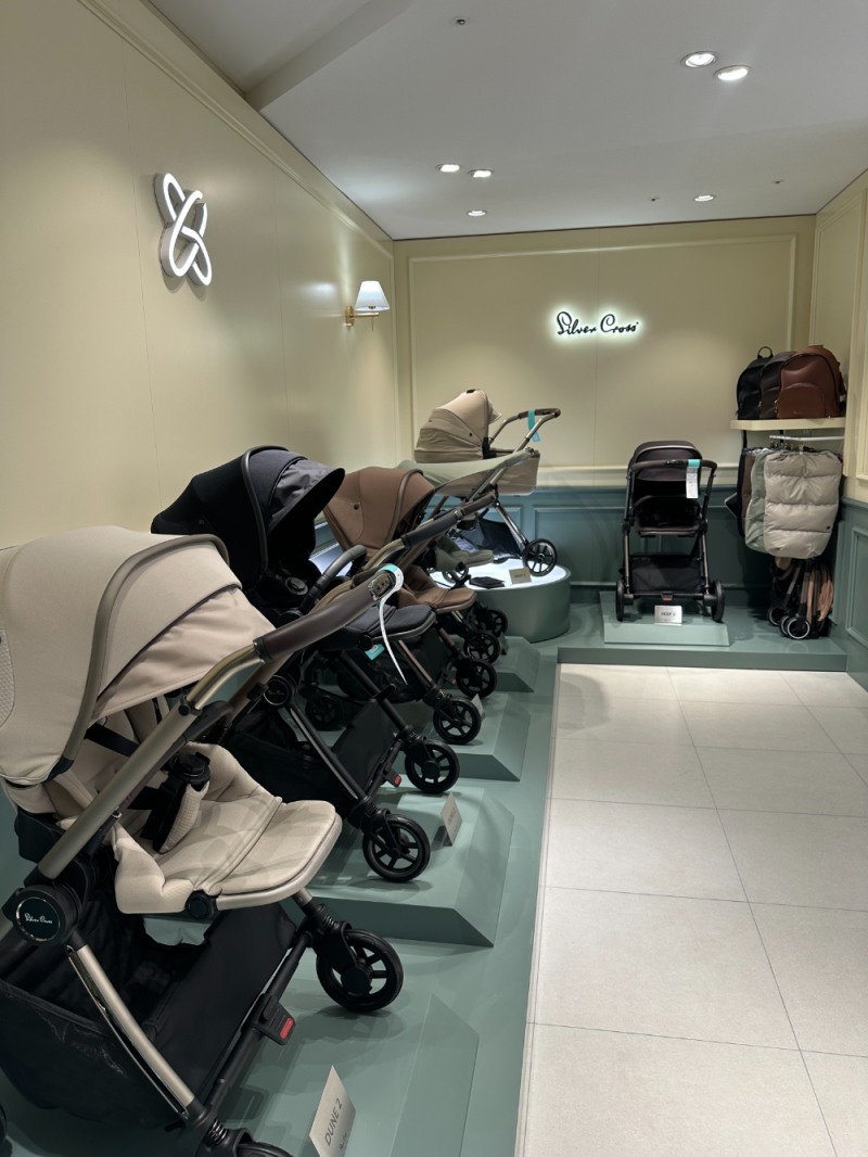 실버크로스, 롯데백화점 잠실점서 신제품 ‘니아’ 프로모션 진행