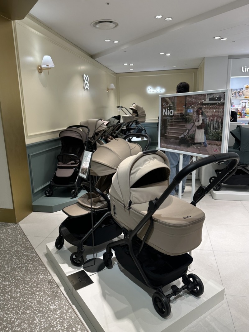 실버크로스, 롯데백화점 잠실점서 신제품 ‘니아’ 프로모션 진행