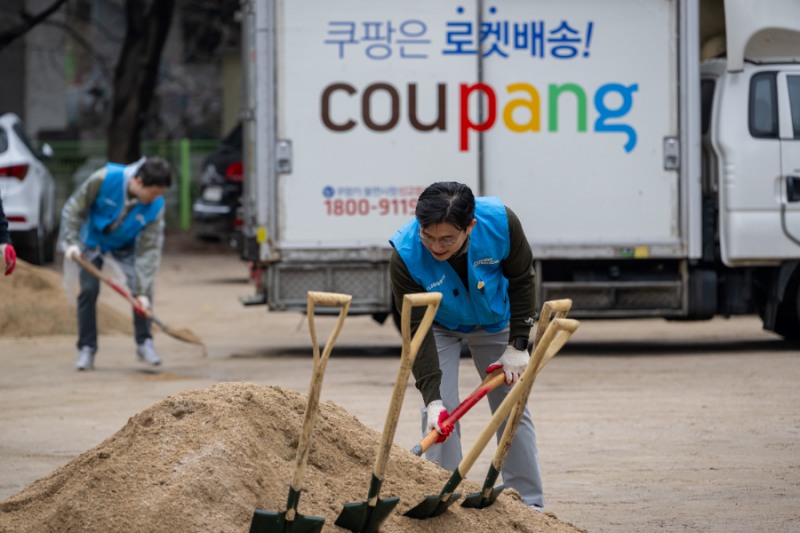 쿠팡로지스틱스서비스, 아동복지시설 기부·봉사 릴레이