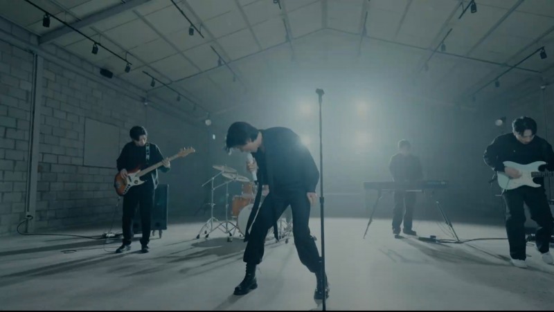 김남길, 정식 가수 데뷔…로코베리 손잡고 신곡 ‘너에게 가고 있어’ 26일 발매