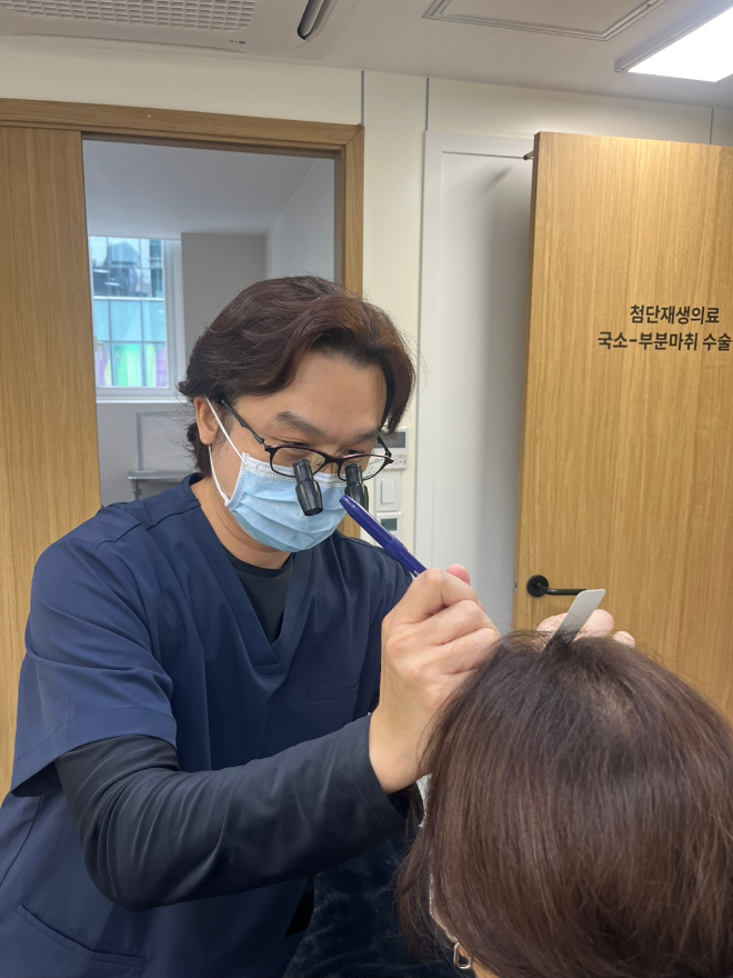 봄 나들이 시즌, 젊은 여성층 헤어라인 교정 관심 늘어