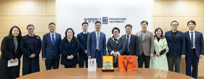 협약식 사진(가운데 오른쪽 김종희 상명대 총장, 가운데 왼쪽 허 쭤징 절강공업대학 지강학원 총장) / (사진제공=상명대)