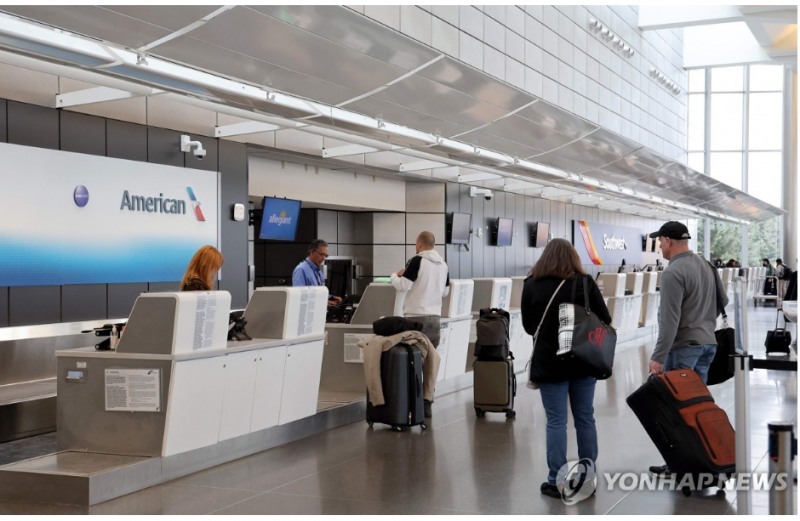 이란 전쟁이 종식돼도 항공료 급등은 최소 3개월이상 지속될 것으로 우려된다. 사진=AFP, 연합뉴스