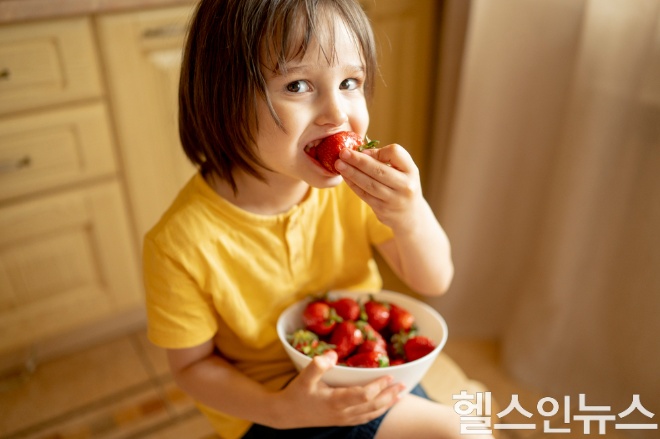 과일과 채소는 성장기 아이의 면역력과 영양 균형에 중요한 역할을 한다. (사진 제공=클립아트코리아)