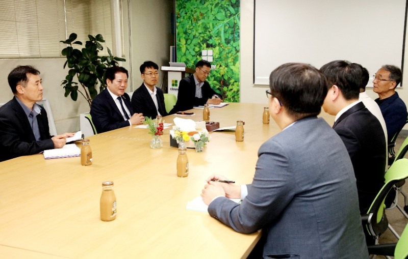 중동사태 관련 (주)크로버 방문해 기업 관계자와 면담