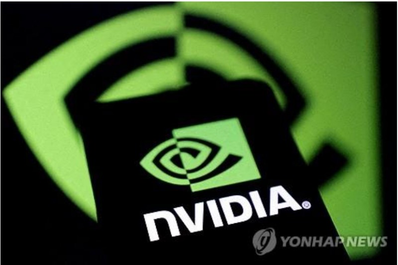 AI 대장주인 엔비디아가 27일(현지시간) 전거래일보다 2.17% 급락하며 시총 4조달러도 위협을 받고 있다. 사진=로이터통신, 연합뉴스