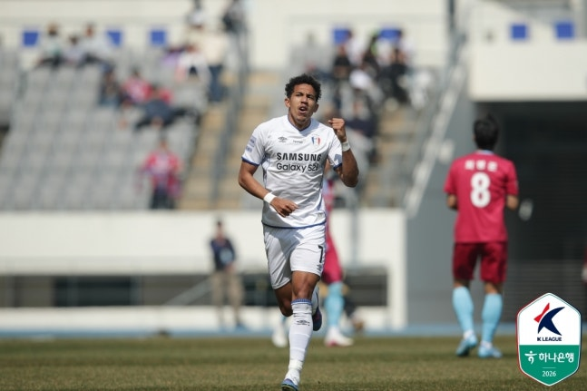 골 세리머니 하는 수원 페신 / 사진=한국프로축구연맹 제공