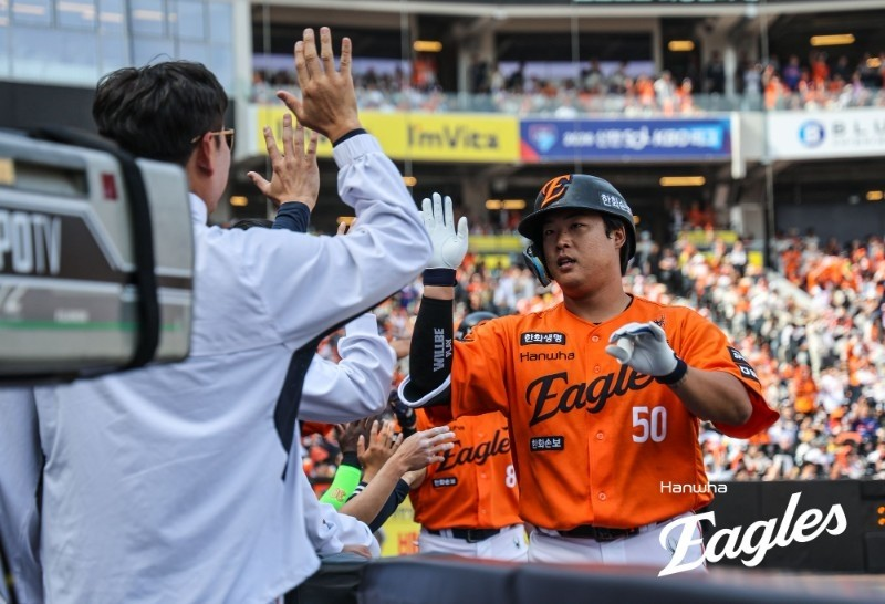 홈런을 치고 들어온 한화 강백호 / 사진=한화 이글스 제공