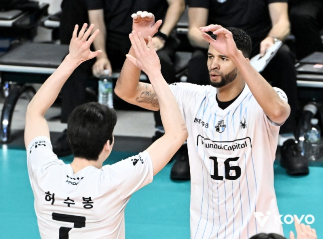 허수봉과 레오 / 사진=KOVO 제공