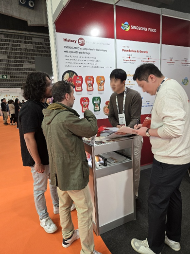 스페인 알리멘따리아 식품 박람회에 참가한 신송식품 부스 현장 / 사진제공: 신송식품