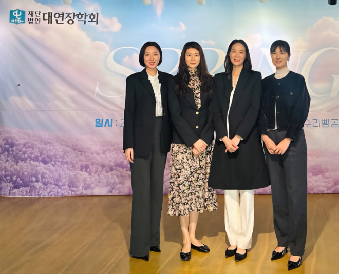 사진=(좌측부터) 전문가 초청으로 참여한 동덕여자대학교 모델학과 박순희 교수, 정순옥 교수, 이지원 대표(미러웍스 이미지연구소)