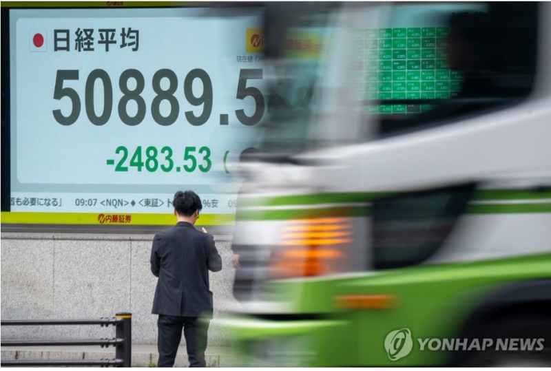 일본 니케이225지수가 30일 장중 4.5% 급락하며 5만선이 위협받기도 하는 등 아시아 주요증시가 일제히 급락하고 있다. 사진=연합뉴스