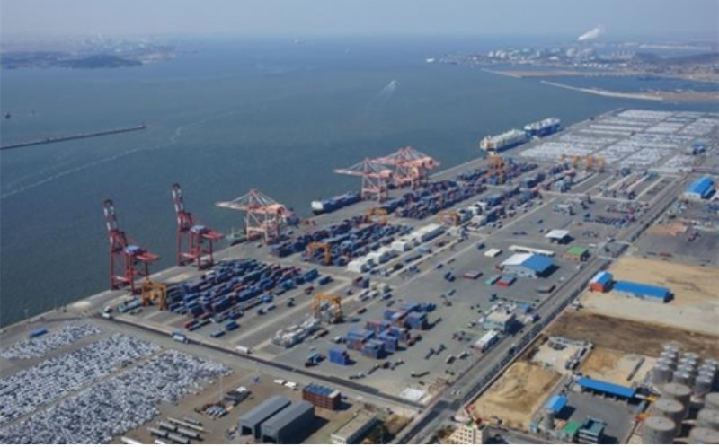 3월 수출액이 이란 전쟁 발발에도 전년 동월 대비 45% 증가할 것으로 예상된다고 로이터통신이 전망했다. 사진=평택 컨테이너 부두, 평택항만공사, 연합뉴스