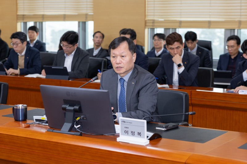 한국서부발전은 30일 충남 태안 본사에서 ‘2026년도 제1차 최고경영자(CEO) 청렴 액션플랜 전략회의’를 개최했다고 밝혔다. 사진은 이정복 서부발전 사장이 회의를 주재하는 모습