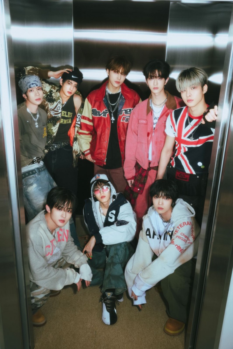 유나이트, 데뷔 첫 시구와 시타 도전…클리닝타임 공연까지