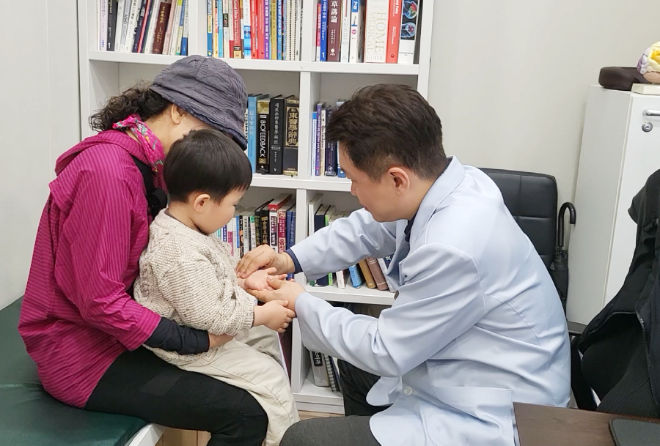 언어발달 장애, 뇌 신경전달물질 균형이 핵심...한방 치료 가능성 주목