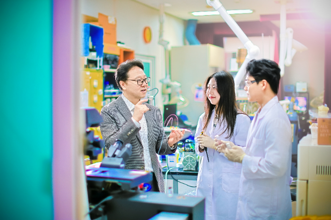 경희대 화학공학과 박범준 교수 연구팀이 오일 액적 속 콜로이드 입자 질서 형성 원리를 규명했다. (사진제공=경희대)