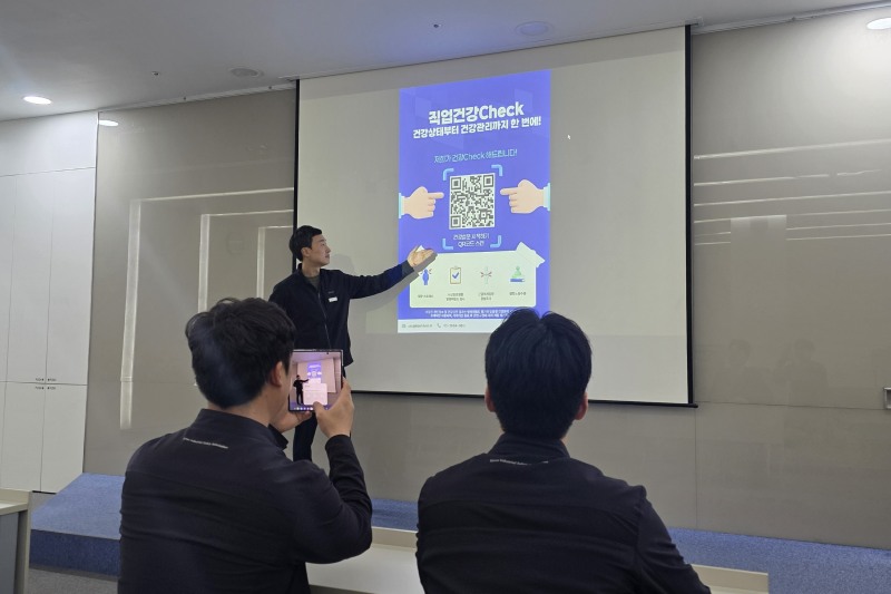 한국직업건강간호협회(회장 이복임)는 대한산업안전협회(회장 임무송)에 디지털 건강관리 프로그램 ‘직업건강Check’를 적용해 근로자 건강증진 평가를 실시하고, 그 결과를 공유했다고 31일 밝혔다./한국직업건강간호협회