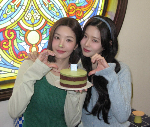 파리바게뜨, ‘파란라벨’ 모델로 가수 권은비와 배우 김민주 발탁