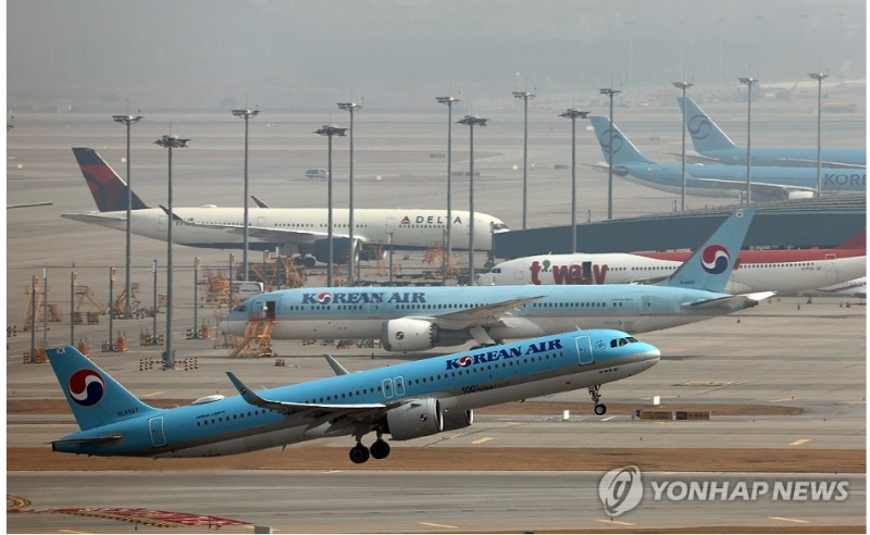 국제유가 급등으로 유류할증료가 이번달 부터 미국 등 장거리노선의 경우 40만원이상 추가로 부담해야 한다. 사진=연합뉴스