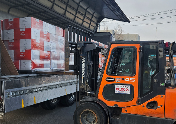 희망브리지, 다시서기종합지원센터에 4만5천여점 의류 지원