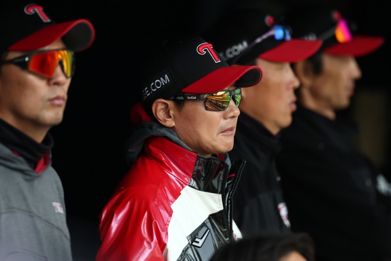 경기 지켜보는 염경엽 감독. / 사진=연합뉴스