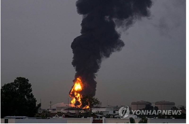 아랍에미레이트(UAE)는 호르무츠 해협 개방을 위해 미국 유럽 및 아시아 이해당사국들간에 군사연합을 추진중인 것으로 전해졌다. 사진=AP, 연합뉴스