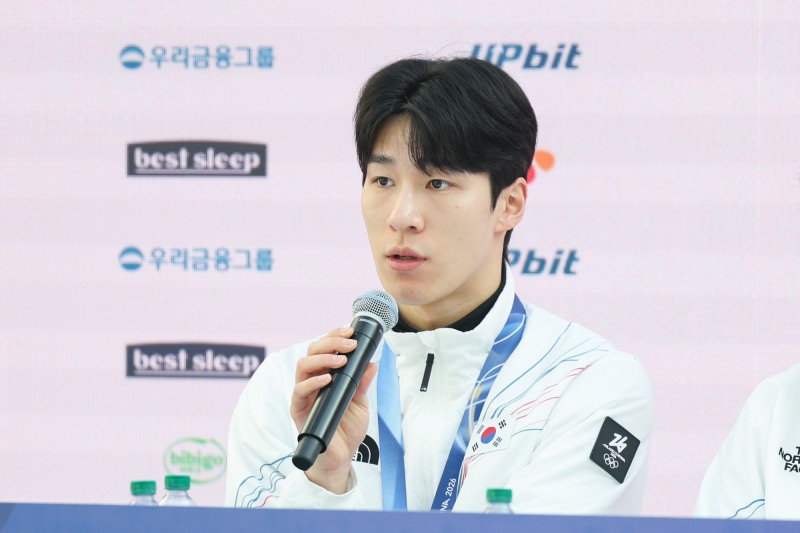 인터뷰하는 황대헌. / 사진=연합뉴스