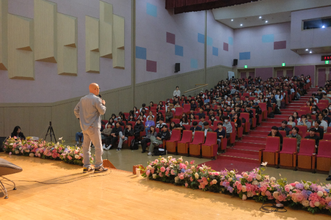 방송인 홍석천 특강 현장사진. (사진제공=동국대)